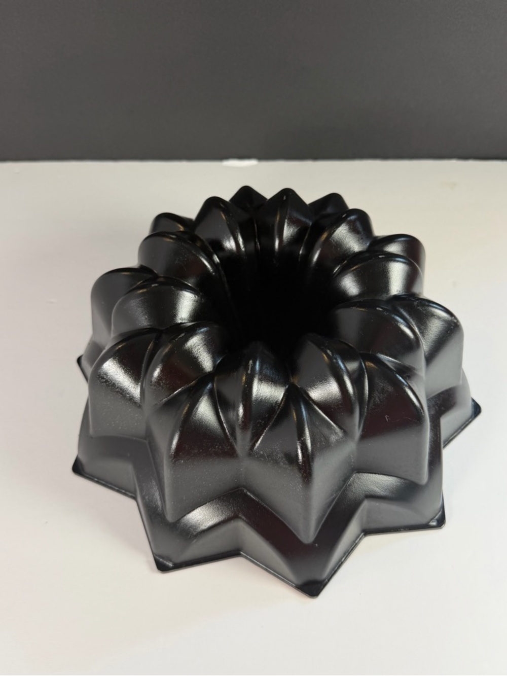 Nordic Ware Star Bundt Pan - Pro Cast Heavy Cast Aluminum - 10 Cup Bakeware